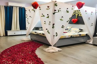 Anniversary Surprise Planners in India - Woofern