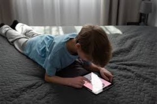 Virtual Autism Symptoms Explained and How to Deal with It? | Nurturers