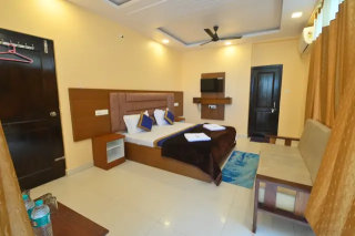 Hotel in Murdeshwar Near Beach 