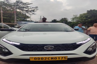 Cherisha stress-free and relaxing journey with Bhubaneswar airport to Puri car rental service